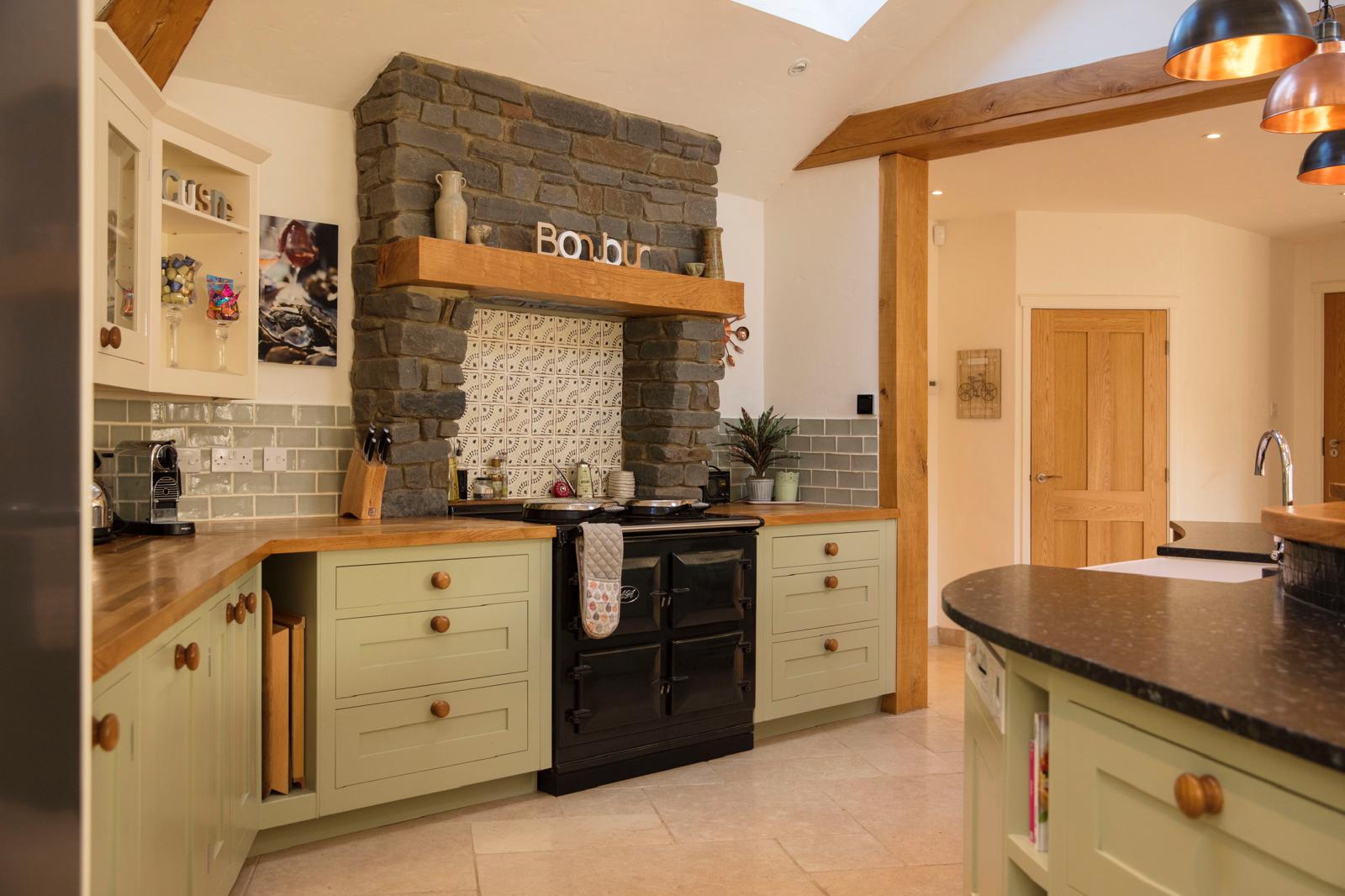 Country Sage Shaker — Solid oak worktops and range cooker